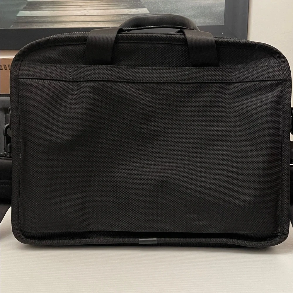TUMI AlPHA EXPANDABLE LAP TOP BRIEFCASE TRAVEL BAG SIZE M